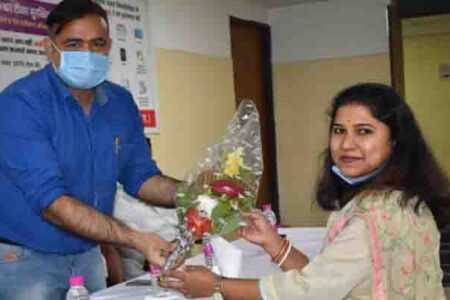 कोरोना काल में उत्कृष्ट सेवा के लिए डाॅक्टर, डायटिशियन समेत किचन स्टाॅफ सम्मानित