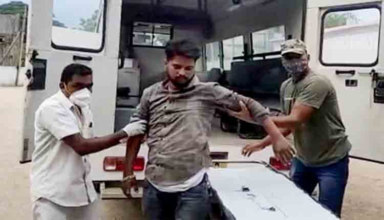 4 राज्यों के बैरियर तोड़ भागने वाला युवक पकड़ा गया, गोली से जख्मी