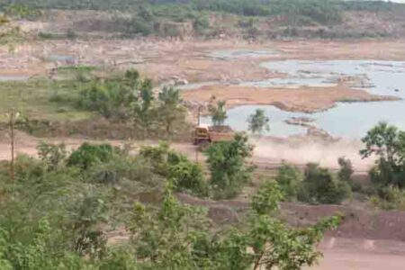 भारत का सबसे बड़ा मानव निर्मित जंगल chhattisgarh के नंदिनी की खाली पड़ी माइंस में बनेगा