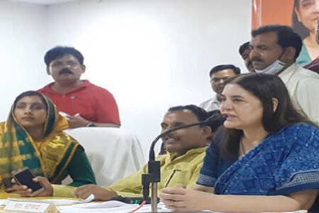 भूमि विवाद के निपटारे के बिना ग्राम पंचायतों का विकास असंभव : मेनका गांधी