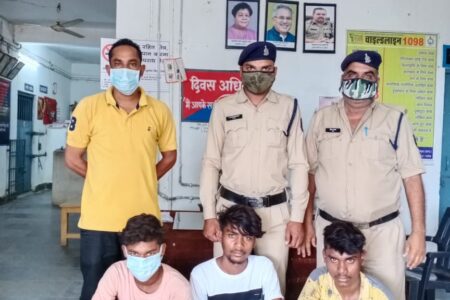 चोरी के महज 30 घण्टे बाद आरोपी पिथौरा पुलिस की गिरफ्त में