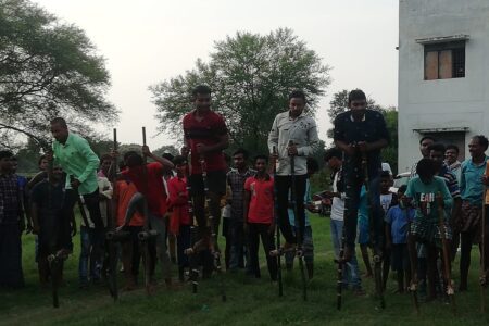 वीडियो:  रेमडा़ में हरेली पर गेड़ी दौड़ में इस तरह जुटे लोग