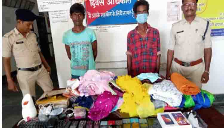 पिथौरा: चोरी के मोबाईल बेचते 2 गिरफ्तार