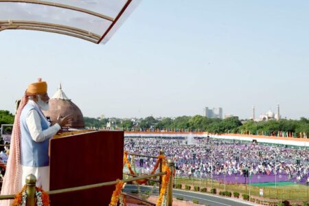 पीएम ने बेटियों के लिए देश के सभी सैनिक स्कूल खोलने का किया ऐलान