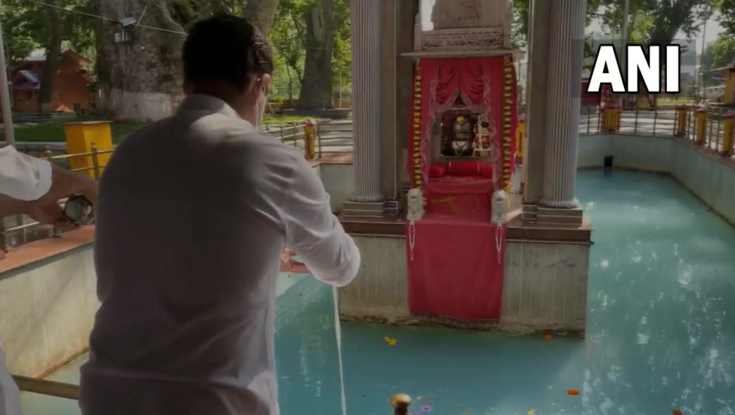 राहुल गांधी ने खीरभवानी मंदिर में पूजा की