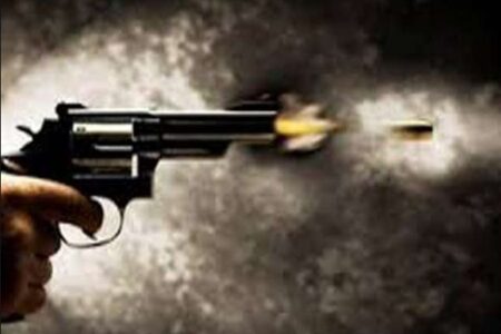 आपसी विवाद में फायरिंग से 3 घायल, गोली चलाने वाले की पीट-पीटकर हत्या