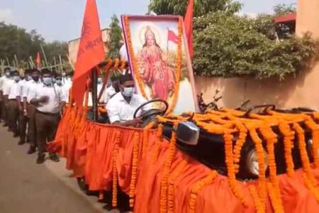 बसना में दशहरा पर RSS का पथ संचलन और शस्त्र पूजा