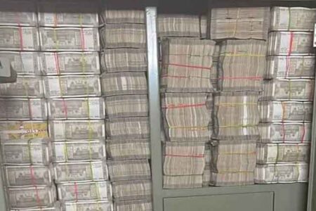 जानें ,नोटों से भरी इस आलमारी का मालिक कौन है?