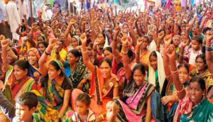 विश्व महिला किसान दिवस : वनाधिकार कानून मान्यता पत्र में महिलाओं नाम पहले लिखा जाये