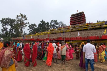 भव्य कलश-शोभायात्रा के साथ महेशपुर में श्री गणेश महायज्ञ का शुभारंभ