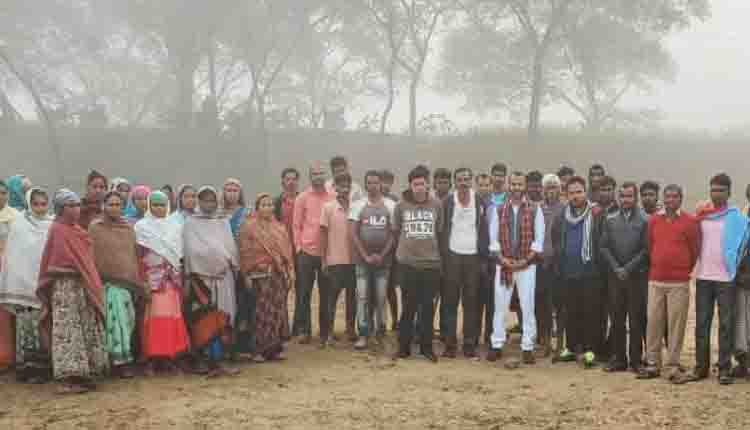 मजदूर–किसानों को गर्म कपड़े बाँट अंकित ने मनाया कांग्रेस स्थापना दिवस  