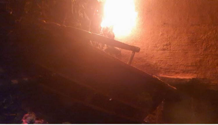 पिथौरा: जिन्दा जले सोये दम्पति, अलाव से घर में लगी आग