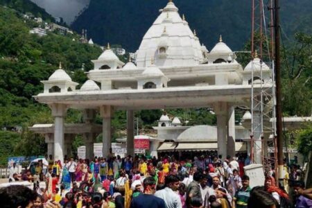 वैष्णो देवी मंदिर में भगदड़, अब तक 12 की मौत,कई जख्मी