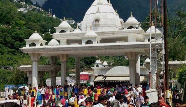 वैष्णो देवी मंदिर में भगदड़, अब तक 12 की मौत,कई जख्मी