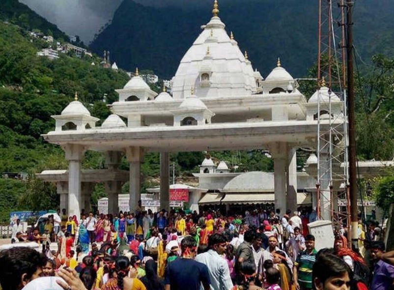 वैष्णो देवी मंदिर में भगदड़, अब तक 12 की मौत,कई जख्मी