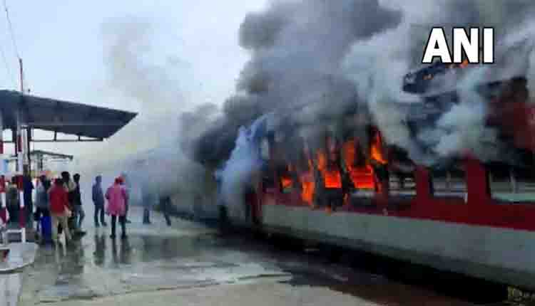 Fire in a standing train at Bihar's Madhubani station, watch video
