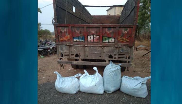 सिंघोडा में ओडिशा से दाखिल ट्रक से 20 लाख का गांजा जब्त