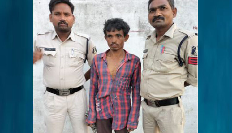 बेटी की टंगिया से हत्या कर फरार पिता गिरफ्तार