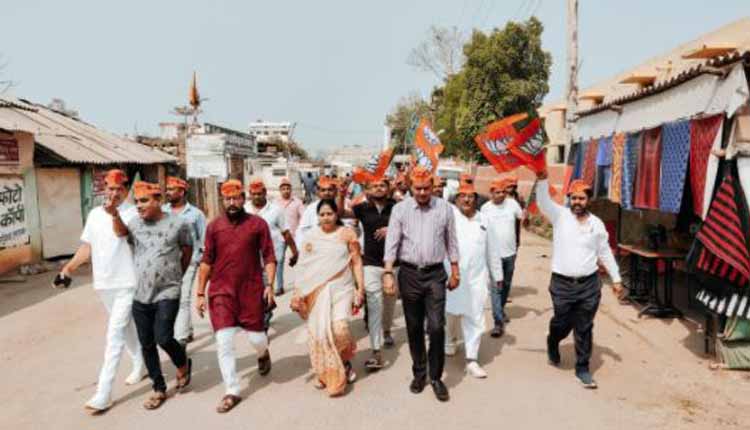 स्थापना दिवस पर पिथौरा भाजपा मंडल ने निकाली रैली