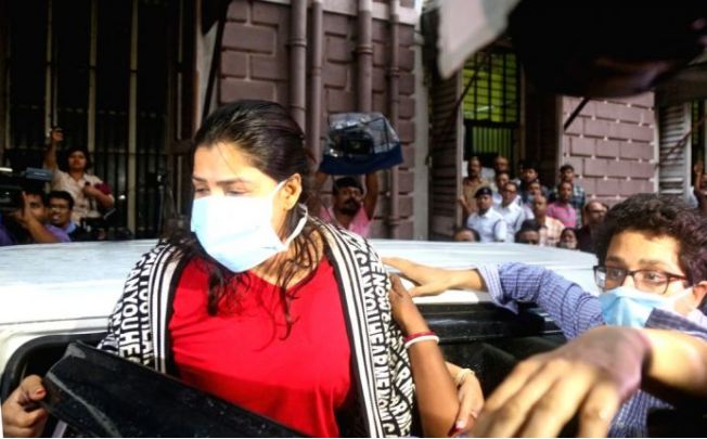ईडी के सामने फूट-फूटकर रोई अर्पिता मुखर्जी, अस्पताल के अंदर हुई बेहोश