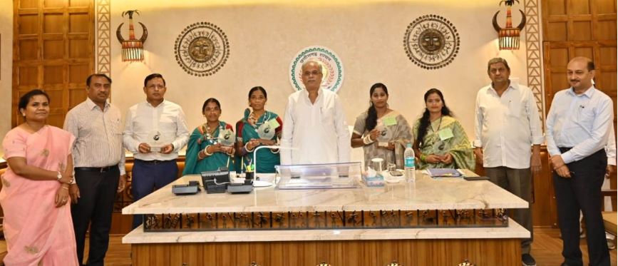 आप सभी को आपके काम के बदौलत विदेश घूमने मिला: मुख्यमंत्री भूपेश बघेल