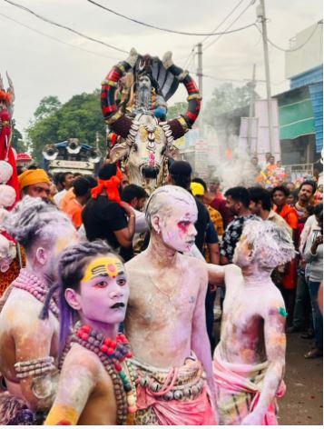 वीडियो: देवधारा से सिरपुर गंधेश्वर महादेव तक कांवर यात्रा, पिथौरा में शानदार स्वागत