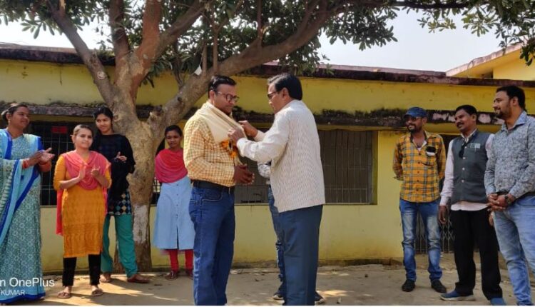 नीति आयोग द्वारा नर्रा शाला के सुबोध तिवारी को एक्जांपलरी टीचर आफ चेंज एवार्ड, सम्मानित