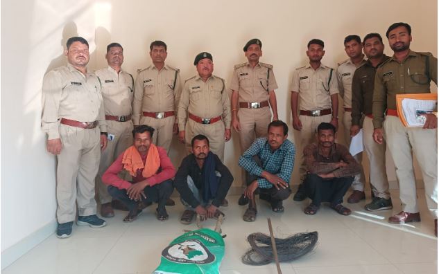 Four hunters arrested with chital hunting on the day of Holi
