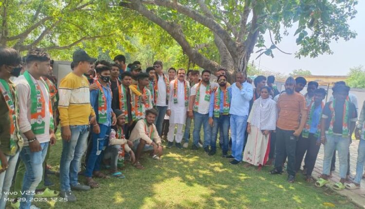 कांग्रेस से प्रभावित बड़ी संख्या में युवाओं ने किया कांग्रेस प्रवेश