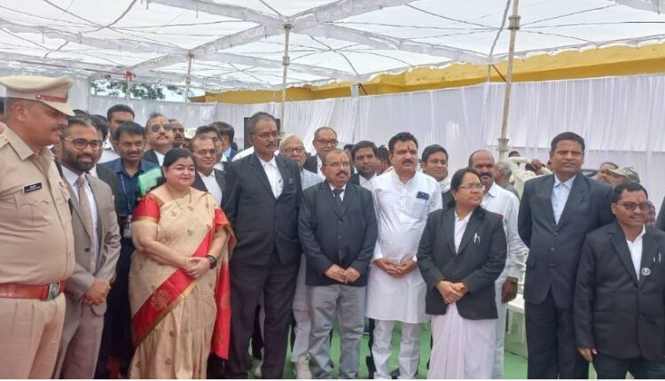 न्यायाधीश श्रीमती रजनी दुबे के हाथों सिविल कोर्ट बाग़बाहरा का उद्घाटन