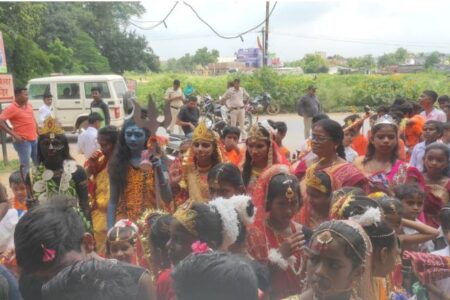 चंद्रयान की सफलता के लिये सशिमं के बच्चों ने की पूजा-अर्चना