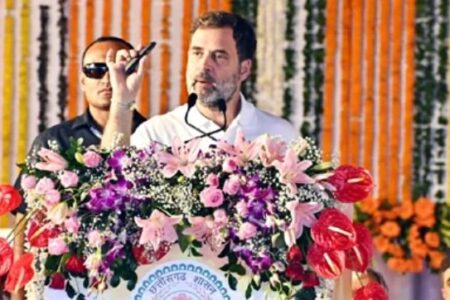 बीजेपी छुपकर रिमोट दबाती है: राहुल गांधी