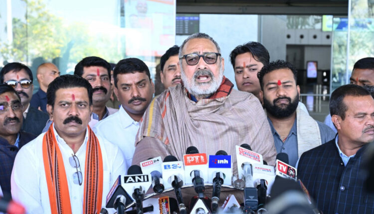 नाबार्ड बनाएगा मॉडल गौठान, अब मुर्गी, बकरी, सूअर भी पाले जायेंगे