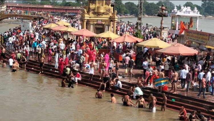 चमत्कार की आस में मां-बाप करते रहे जाप, उधर बच्चे की गंगा में बार-बार डुबकी से मौत