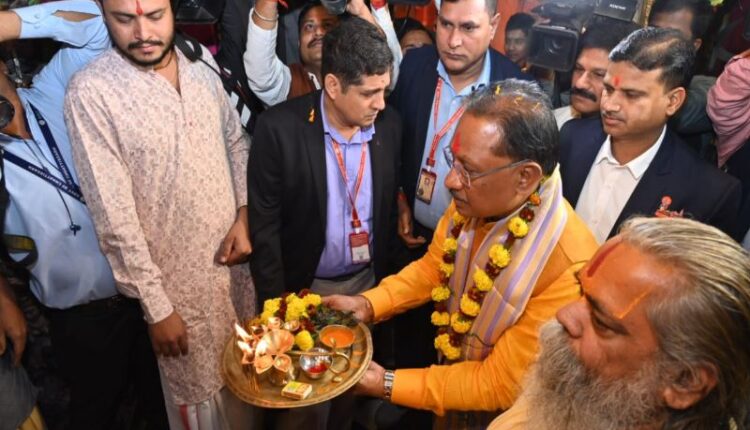 मुख्यमंत्री श्री विष्णु देव साय ने दूधाधारी मठ में किया राम-दरबार का दर्शन