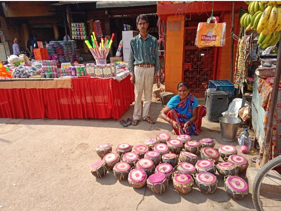 होली: ग्राहकी के अभाव में सन्नाटे जैसा माहौल