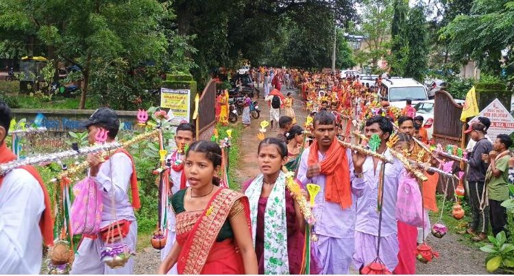 नान तुर्रा रामगढ़ से जल भरकर कांवरिए कैलाश गुफा रवाना