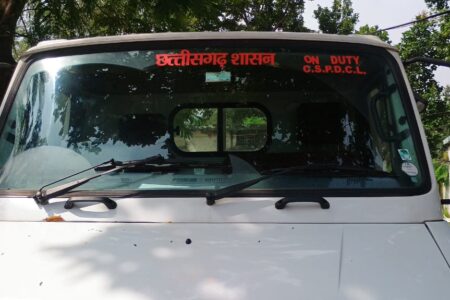 बिजली विभाग की गाड़ी से 16 नग अवैध चिरान जब्त
