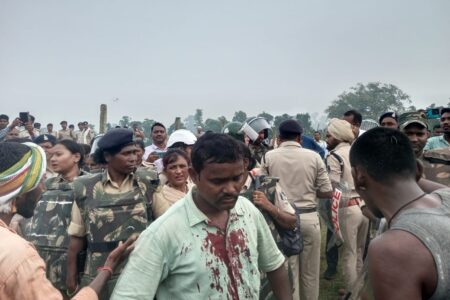 परसा कोल ब्लॉक: पुलिस पिटाई से आधा दर्जन घायल, नाराज ग्रामीणों का तीर-धनुष से हमला