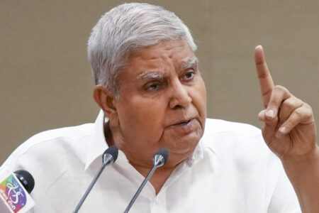 विपक्षी नेताओं के लिए चुनौती: महेश जेटमलानी ने उपराष्ट्रपति के संविधान संबंधी मुद्दे को किया स्पष्ट