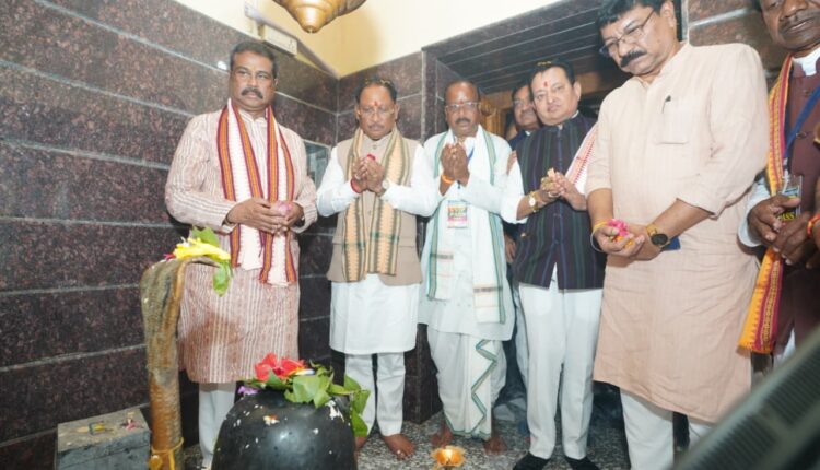 छत्तीसगढ़ : मुख्यमंत्री साय ने रामचंडी मंदिर में पूजा-अर्चना कर प्रदेश की खुशहाली एवं सुख-समृद्धि की कामना की